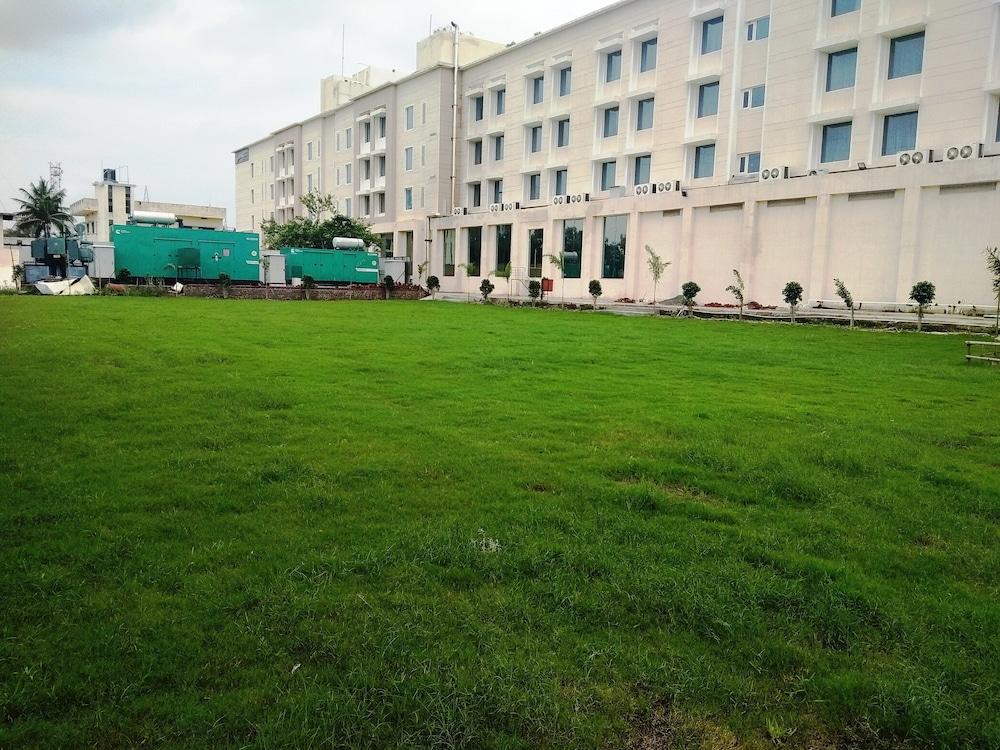 Oaks Bodhgaya Hotel Bagian luar foto
