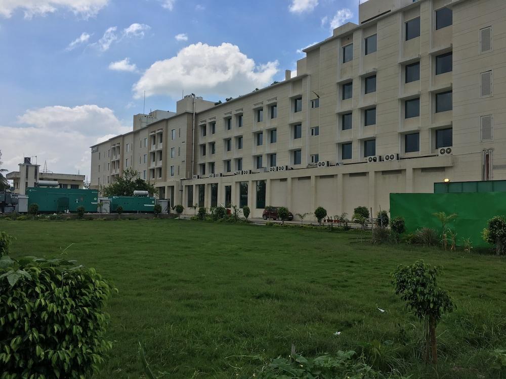Oaks Bodhgaya Hotel Bagian luar foto