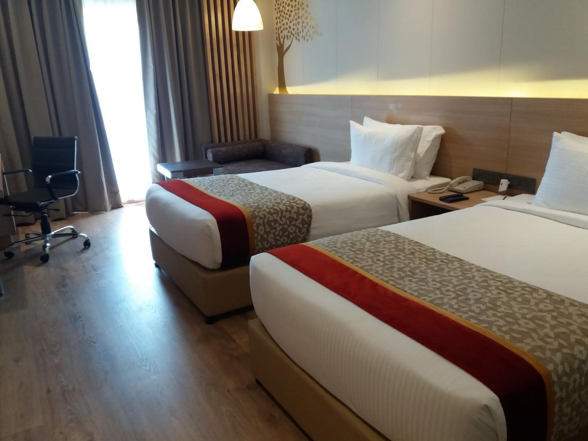 Oaks Bodhgaya Hotel Bagian luar foto