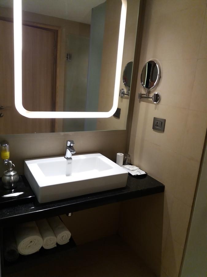 Oaks Bodhgaya Hotel Bagian luar foto
